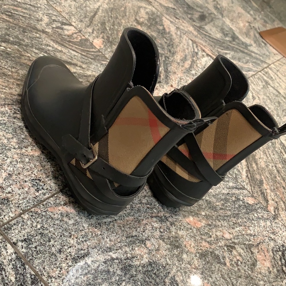 Burberry rain boots - Picture 11 of 12
